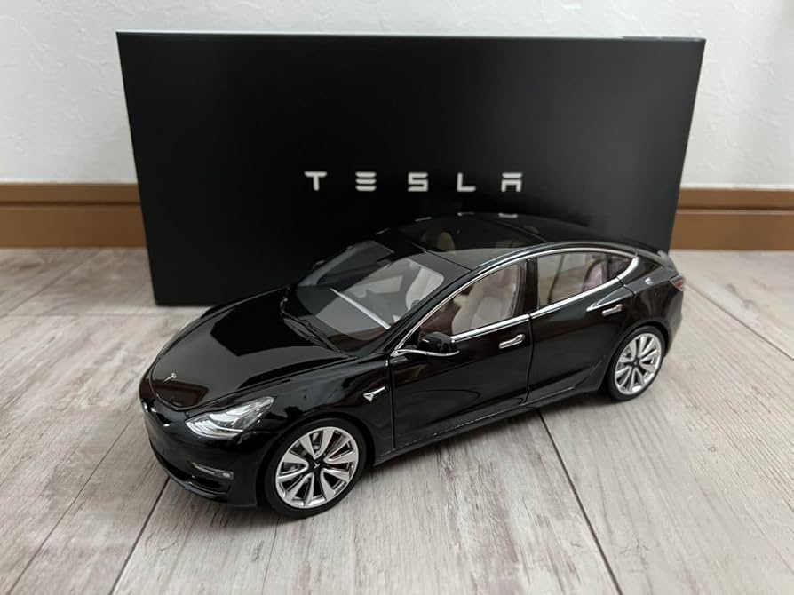 ミニカー　1/18 テスラ　モデル3 ブラック Amazon.co.jp: 絶版 メーカー純正品 1/18 Tesla Model 3 テスラ